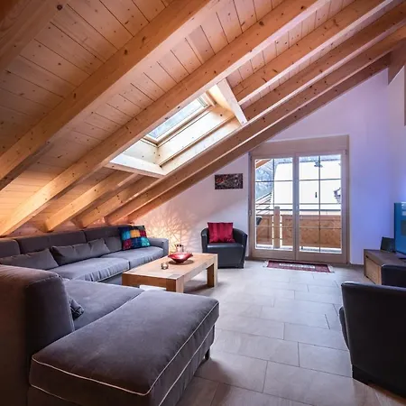 Comfortable, Great Views, Perfect Location, New Daire *