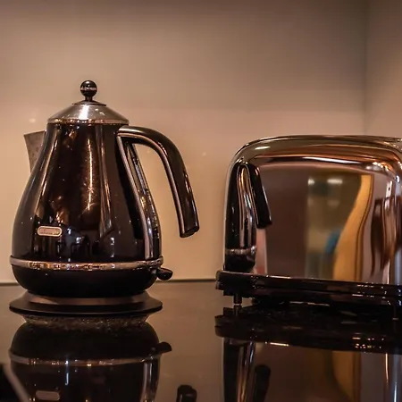 Comfortable, Great Views, Perfect Location, New Apartmán