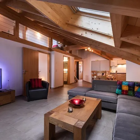 Comfortable, Great Views, Perfect Location, New Daire